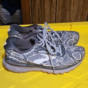 Brooks Gray Snake-Print Running Shoes